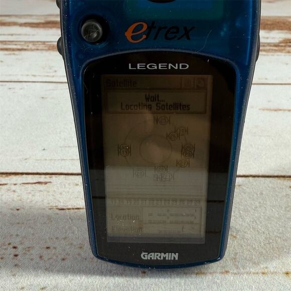 Garmin eTrex Legend Handheld GPS Navigator Waterproof LCD Display - Picture 2 of 5